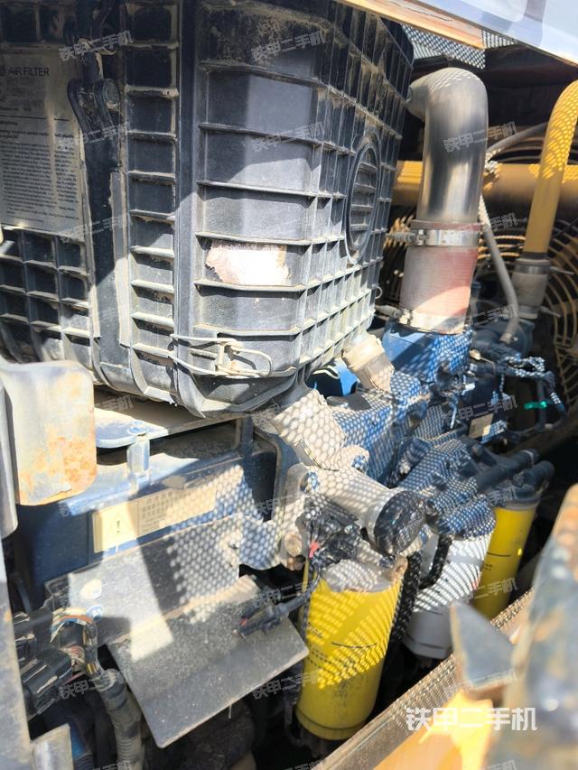 發(fā)動機(jī)左側(cè)全景(推土機(jī)發(fā)動機(jī)艙) 發(fā)動機(jī)左側(cè)全景(推土機(jī)發(fā)動機(jī)艙)