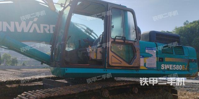 駕駛室整體(整機外觀) 駕駛室整體(整機外觀)
