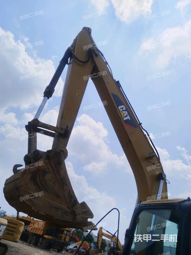 小臂整體左后(工作和回轉(zhuǎn)裝置) 小臂整體左后(工作和回轉(zhuǎn)裝置)