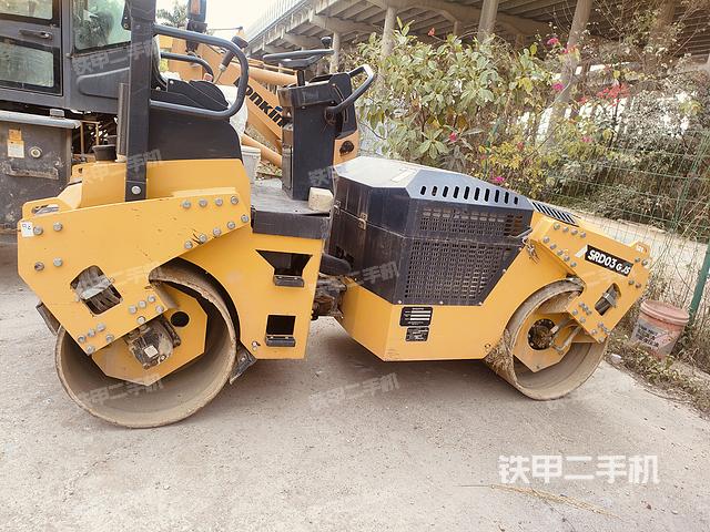 整機(jī)右側(cè)（設(shè)備外觀及核心部件）