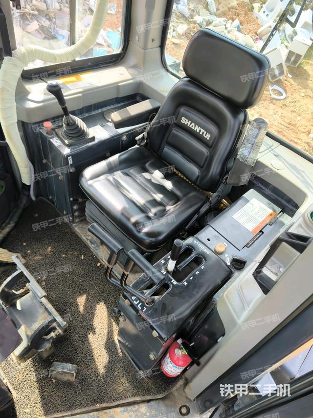 儀表盤全景(推土機(jī)駕駛室) 儀表盤全景(推土機(jī)駕駛室)