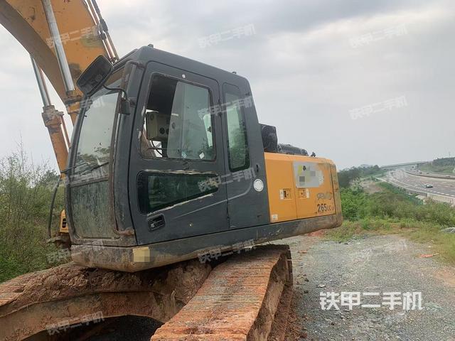 現(xiàn)代R225LC-7挖掘機