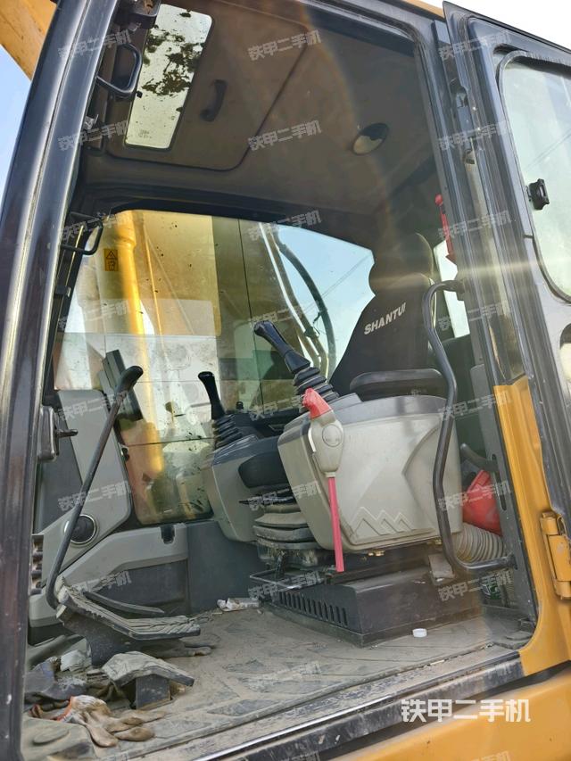 駕駛室正側(cè)（駕駛室部分）