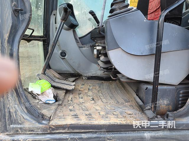 驾驶室整体（整机外观）