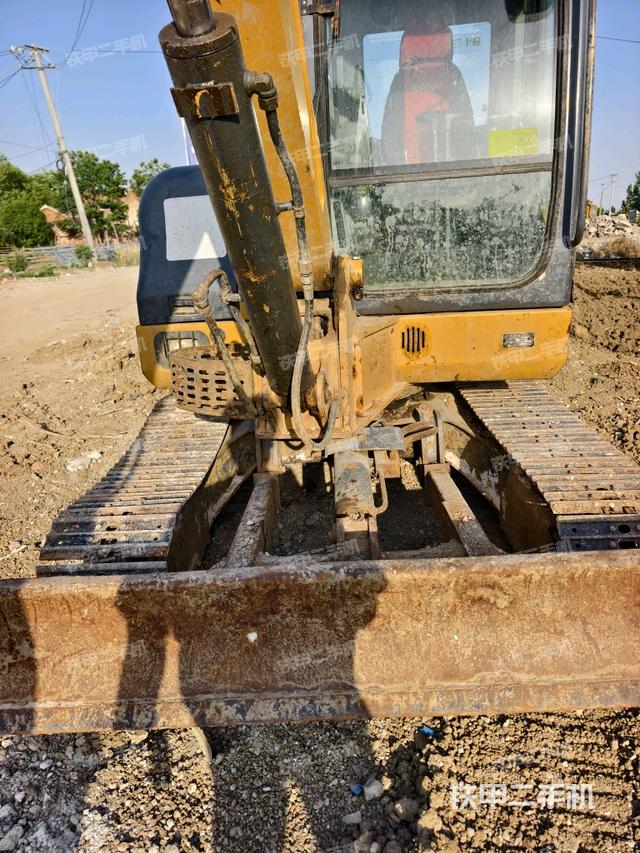 轉(zhuǎn)盤和下車架正前（工作和回轉(zhuǎn)裝置）