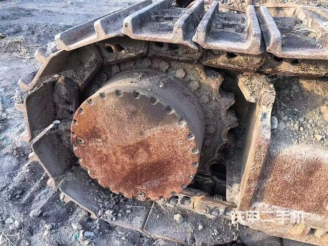 单侧履带整体(整机外观) 单侧履带整体(整机外观)