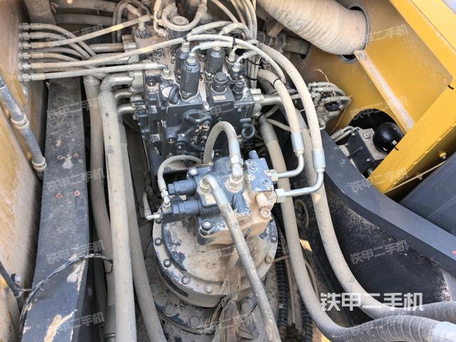 發(fā)動(dòng)機(jī)室（上車(chē)部件）