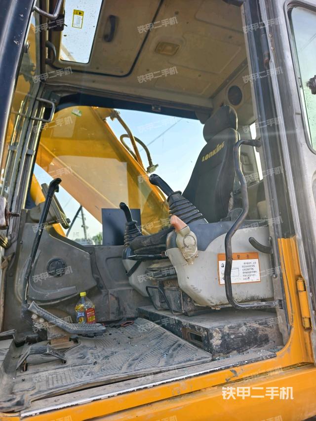 驾驶室正侧(驾驶室部分) 驾驶室正侧(驾驶室部分)