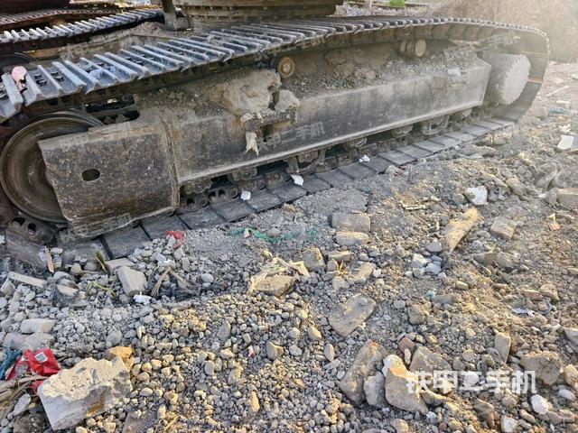 右驅(qū)動輪（行走機構(gòu)）