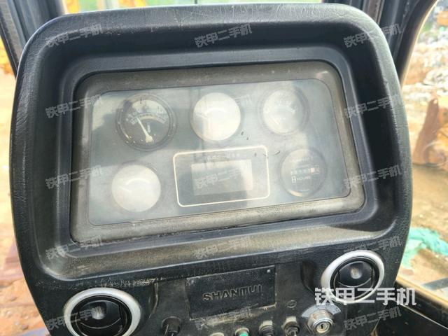 玻璃角標(biāo)(推土機(jī)駕駛室) 玻璃角標(biāo)(推土機(jī)駕駛室)