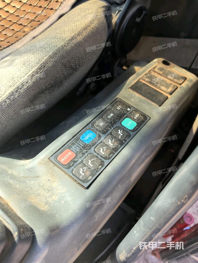 座椅左側(cè)控制臺/音響/含左手柄（駕駛室部分）