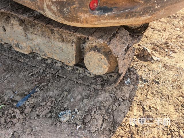 右驅(qū)動輪（行走機構(gòu)）