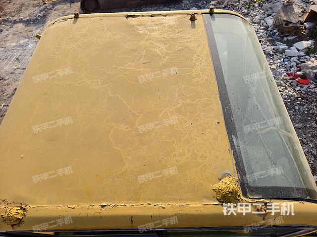 驾驶室顶部（整机外观）