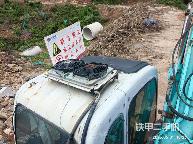 駕駛室頂部(整機(jī)外觀) 駕駛室頂部(整機(jī)外觀)