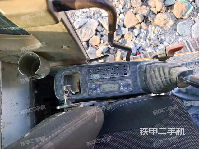 座椅左侧控制台/音响/含左手柄(驾驶室部分) 座椅左侧控制台/音响/含左手柄(驾驶室部分)