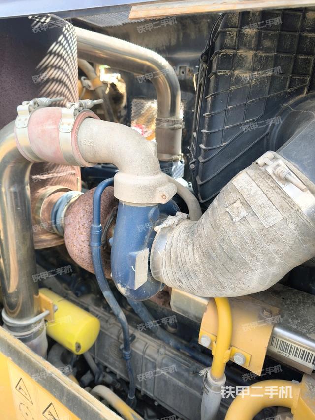 發(fā)動機(jī)右側(cè)全景(推土機(jī)發(fā)動機(jī)艙) 發(fā)動機(jī)右側(cè)全景(推土機(jī)發(fā)動機(jī)艙)