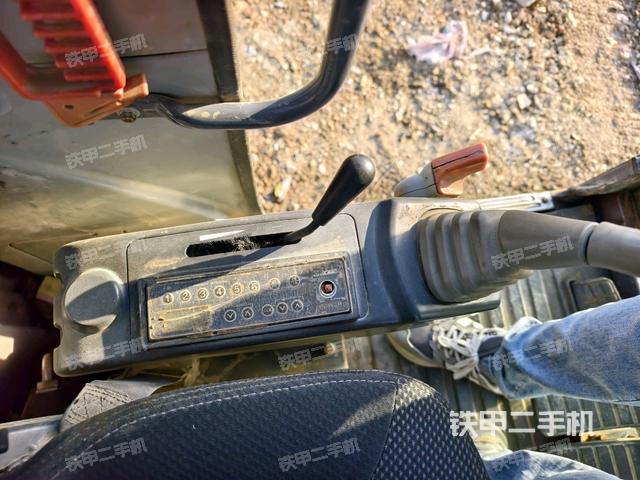 座椅左側(cè)控制臺(tái)/音響/含左手柄（駕駛室部分）