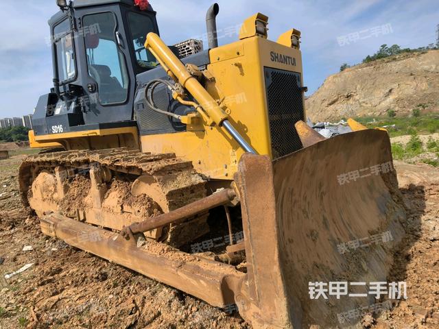 右前45°(推土機(jī)整車外觀) 右前45°(推土機(jī)整車外觀)