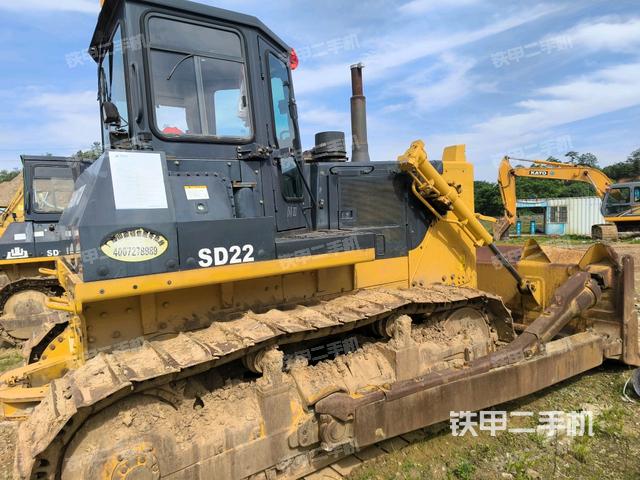 右后45°(推土機(jī)整車外觀) 右后45°(推土機(jī)整車外觀)