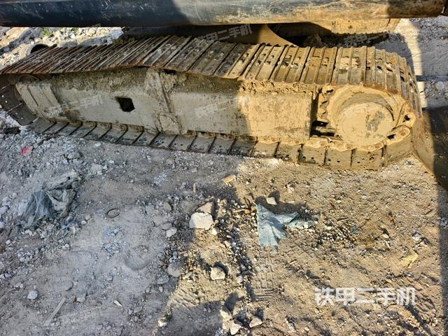 右側(cè)履帶整體?（行走機(jī)構(gòu)）