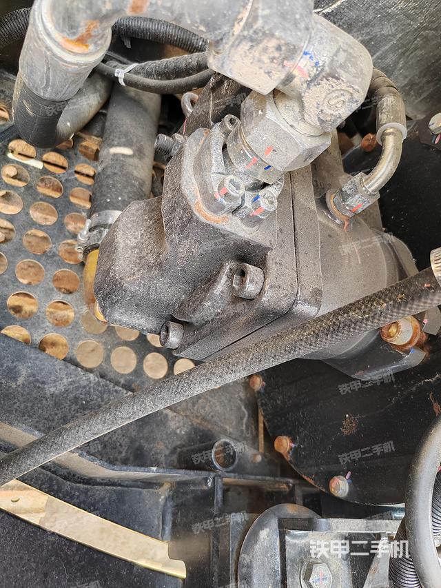 液壓泵艙室正面整體（整機(jī)外觀）