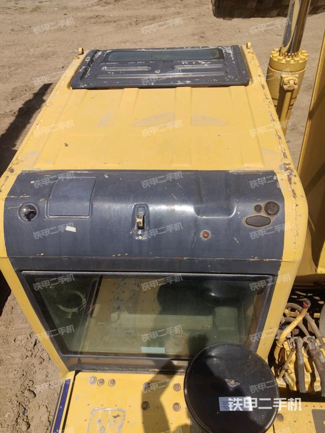 驾驶室顶部(整机外观) 驾驶室顶部(整机外观)