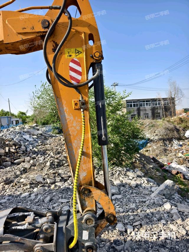 小臂整体右前（工作和回转装置）