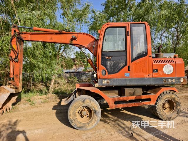 新隆XL75-8挖掘機