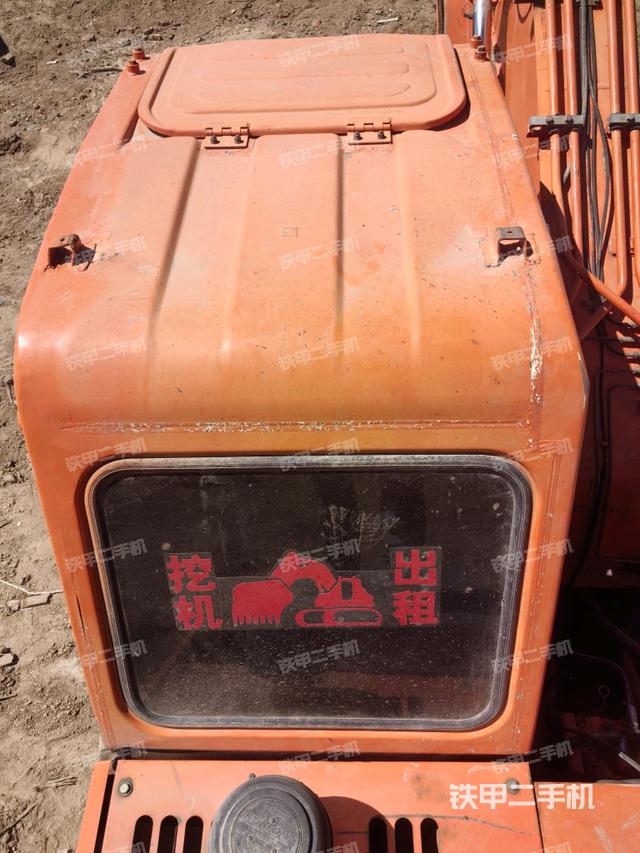 駕駛室頂部(整機外觀) 駕駛室頂部(整機外觀)