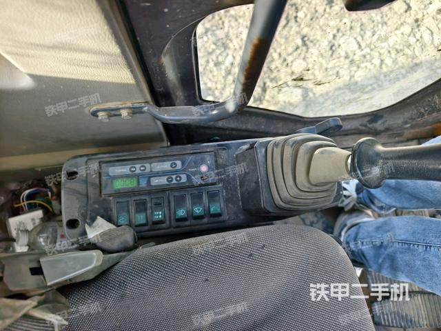 座椅左侧控制台/音响/含左手柄（驾驶室部分）