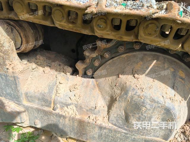 松土器全景（推土機底盤及工作裝置）