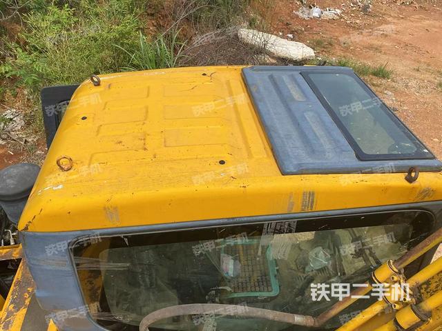 驾驶室顶部（整机外观）