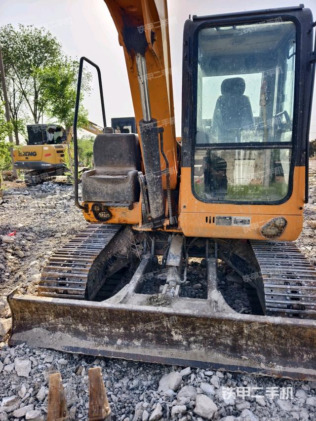 转盘和下车架正前（工作和回转装置）