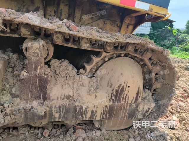 左驅(qū)動(dòng)輪(推土機(jī)底盤及工作裝置) 左驅(qū)動(dòng)輪(推土機(jī)底盤及工作裝置)
