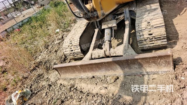 轉(zhuǎn)盤和下車架正前（工作和回轉(zhuǎn)裝置）