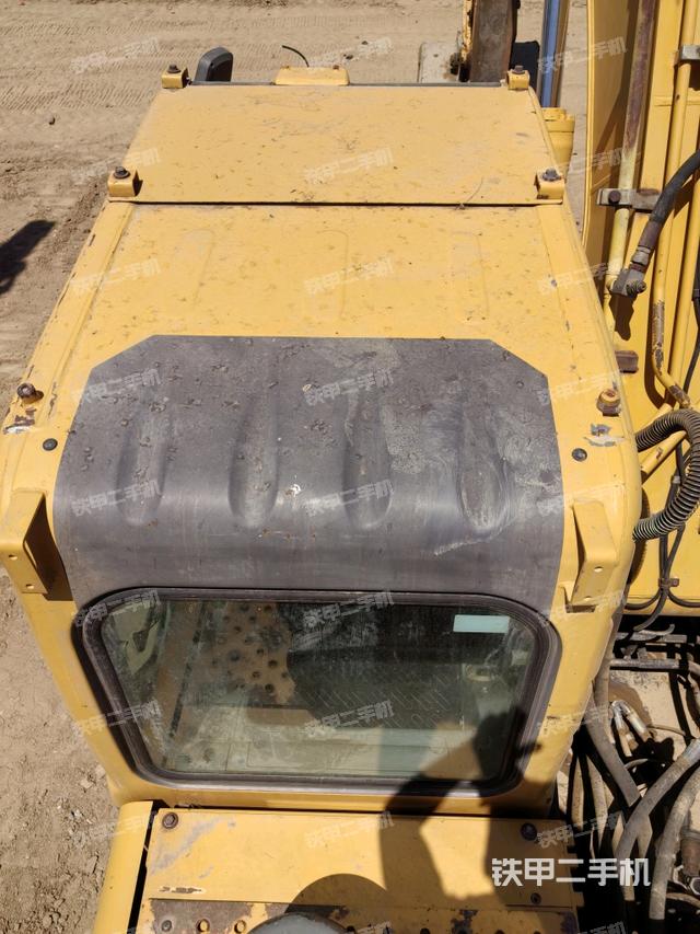 驾驶室顶部(整机外观) 驾驶室顶部(整机外观)