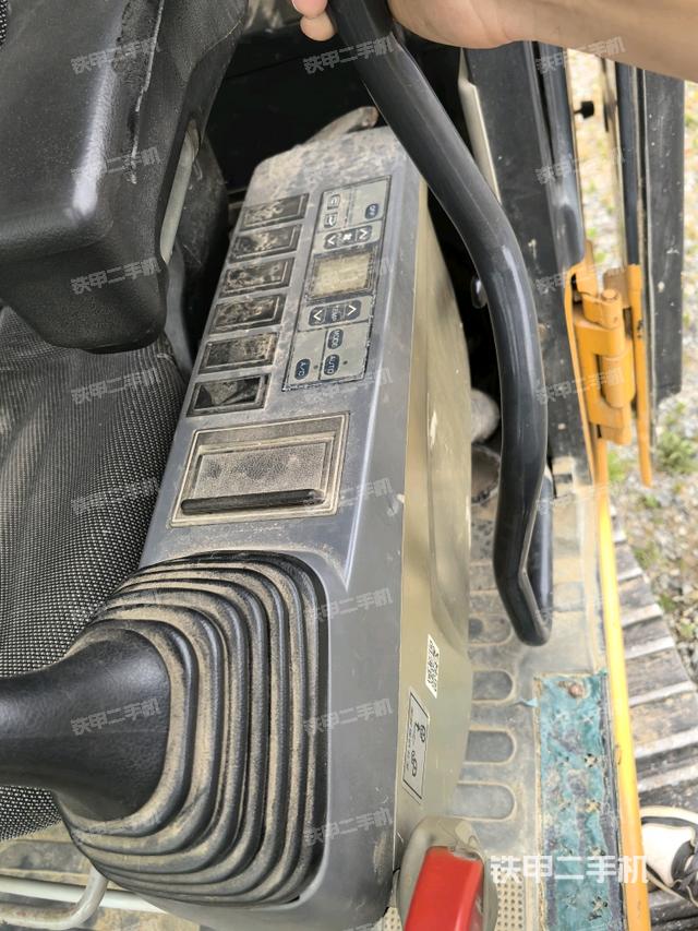 座椅左侧控制台/音响/含左手柄（驾驶室部分）