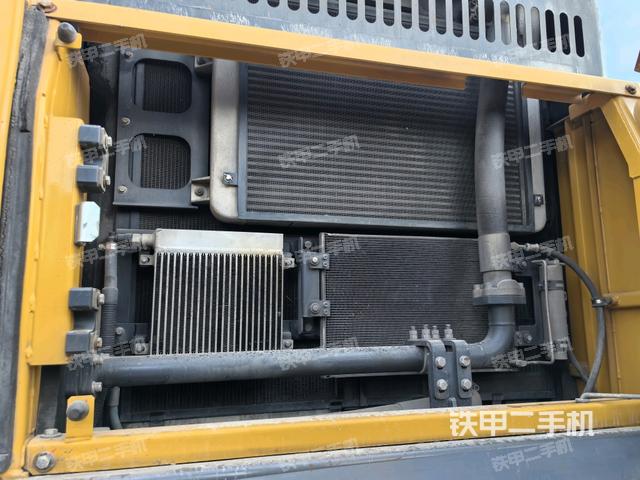 散熱器正面(大件艙室) 散熱器正面(大件艙室)