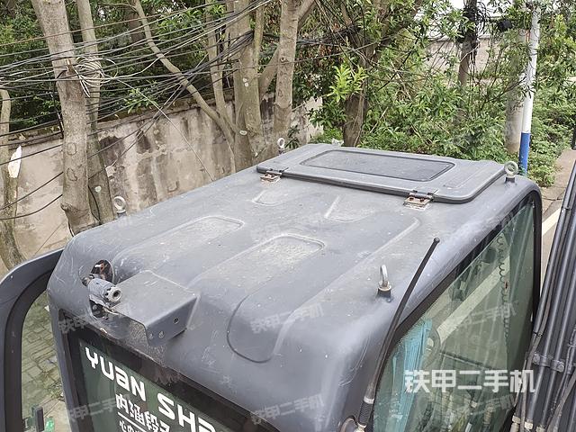 驾驶室顶部（整机外观）