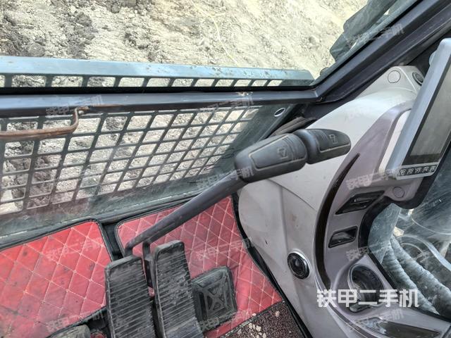 座椅左側(cè)控制臺/音響/含左手柄(駕駛室部分) 座椅左側(cè)控制臺/音響/含左手柄(駕駛室部分)