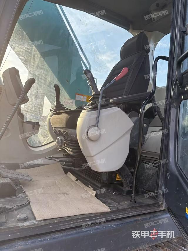 駕駛室整體（整機外觀）