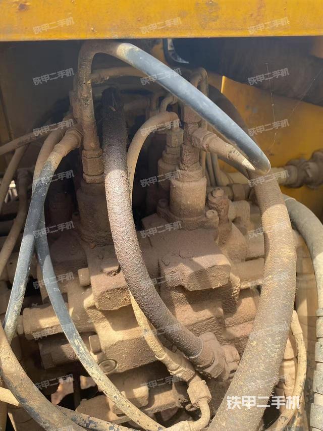 回转马达和主控阀（整机外观）