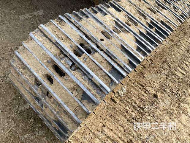 单侧履带整体(整机外观) 单侧履带整体(整机外观)