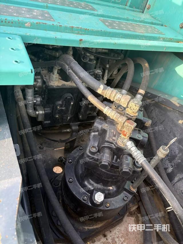 回轉(zhuǎn)馬達和主控閥（整機外觀）