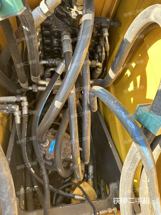 回轉(zhuǎn)馬達(dá)和主控閥（整機外觀）