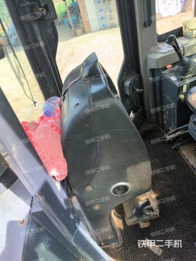 駕駛室左側全景照（推土機駕駛室）