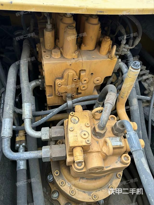 回轉(zhuǎn)馬達和主控閥（整機外觀）