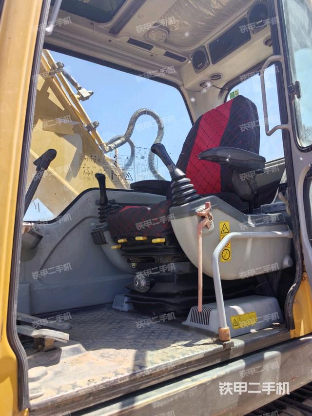 驾驶室整体(整机外观) 驾驶室整体(整机外观)