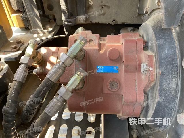 液壓泵艙室正面整體(整機外觀) 液壓泵艙室正面整體(整機外觀)