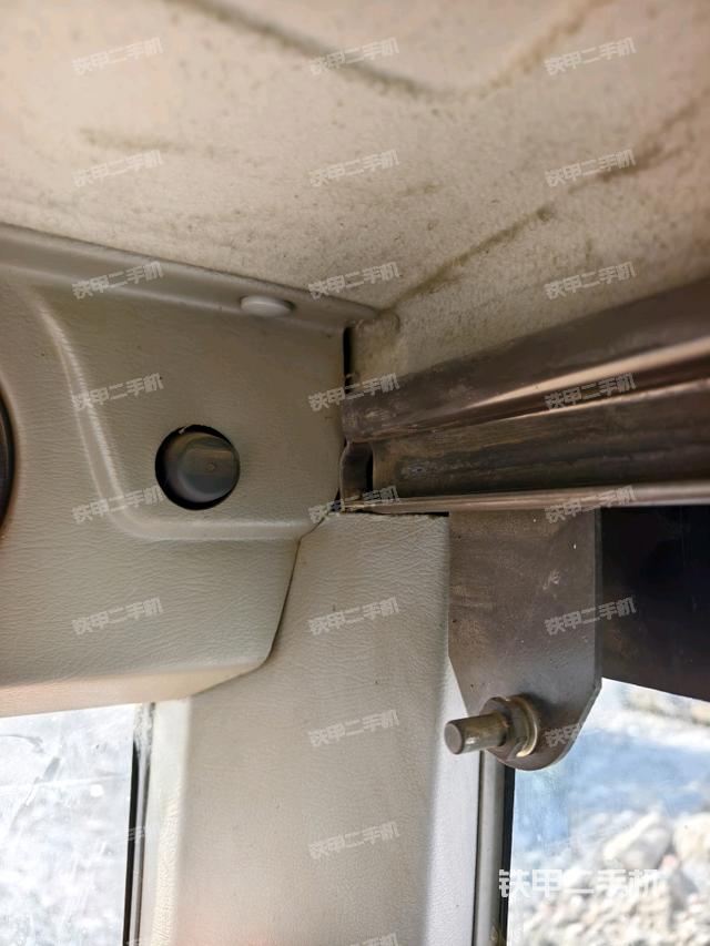 右侧玻璃角标（驾驶室部分）